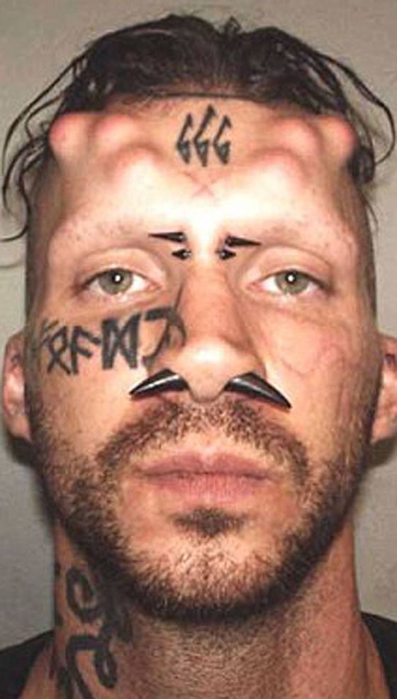 القبض على عبدة الشيطان وملائكة الجحيم بتهم القتل والاختطاف!! صورة رقم 2