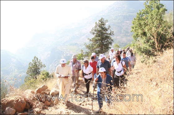 بالصور.. اهالي قرية يانوح يكرسون صليب ضخم!!  صورة رقم 5