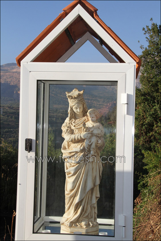 بالصور.. اهالي قرية يانوح يكرسون صليب ضخم!!  صورة رقم 17