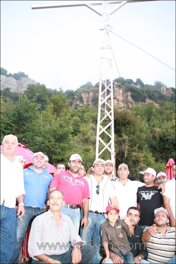 بالصور.. اهالي قرية يانوح يكرسون صليب ضخم!!  صورة رقم 1