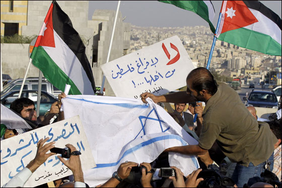 عمان: تشديد الحراسة الأمنية على السفارة الاسرئيلية خشية اقتحامها صورة رقم 5