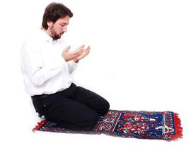 الازهريون: ارتداء ملابس تحمل صور مشاهير في الصلاة أمر مكروه صورة رقم 1