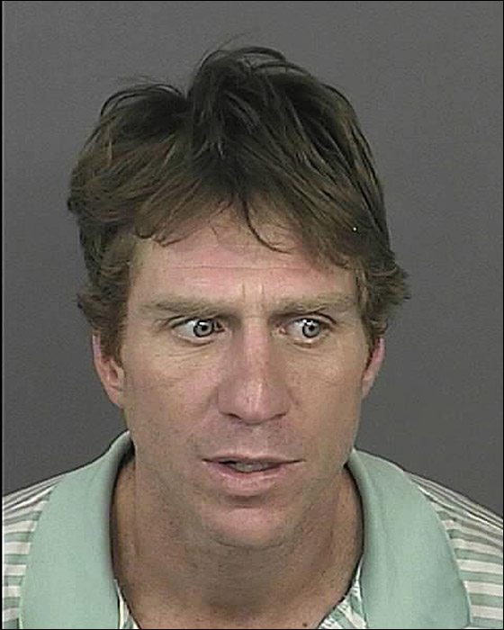 قضيا ليلة صاخبة في نادي خلع الملابس برفقة.. جثة رجل ميت!!  صورة رقم 2