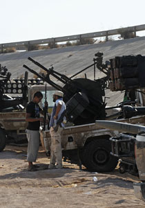 اشتباكات عنيفة وقتلى وجرحى بين الثوار والكتائب في سرت  صورة رقم 1