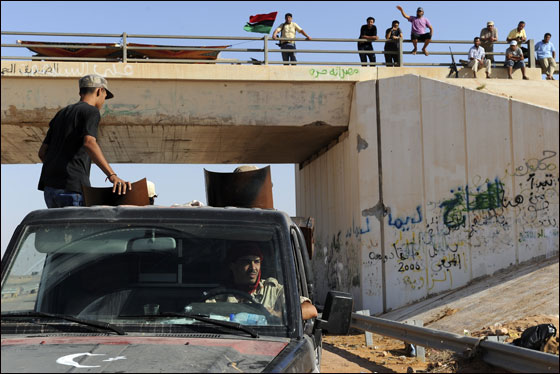 اشتباكات عنيفة وقتلى وجرحى بين الثوار والكتائب في سرت  صورة رقم 3