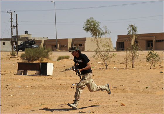 اشتباكات عنيفة وقتلى وجرحى بين الثوار والكتائب في سرت  صورة رقم 10