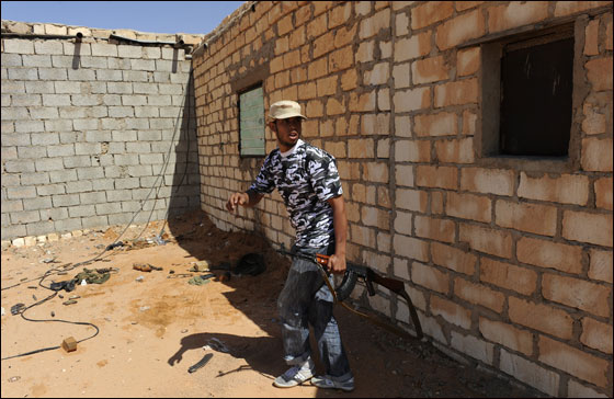 اشتباكات عنيفة وقتلى وجرحى بين الثوار والكتائب في سرت  صورة رقم 14