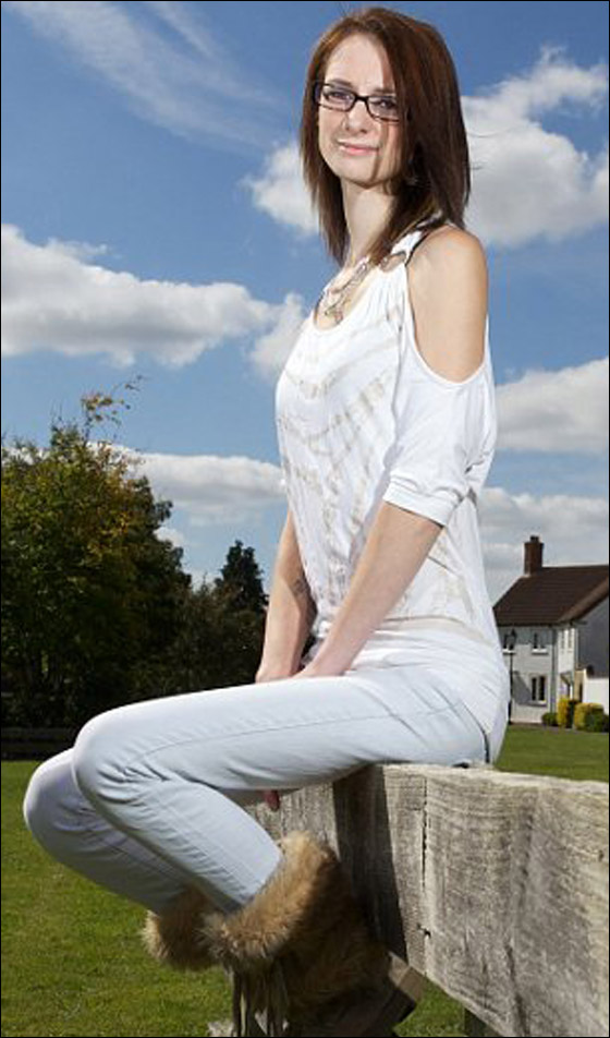 اصيبت بالعمى في احدى عينيها بعد تناولها جرعات هائلة من الكحول!! صورة رقم 3