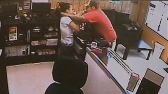 مرعب: سارق قتل عاملة في متجر واخفى جثتها في صندوق سيارتها! صورة رقم 1