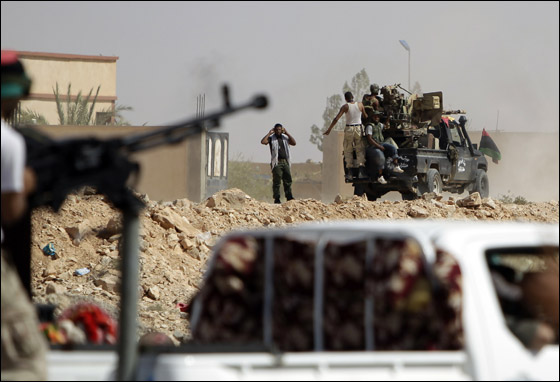 الثوار يسيطرون على معظم انحاء سرت ومعارك طاحنة في بني وليد!! صورة رقم 5