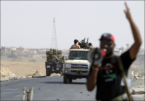 الثوار يسيطرون على معظم انحاء سرت ومعارك طاحنة في بني وليد!! صورة رقم 17