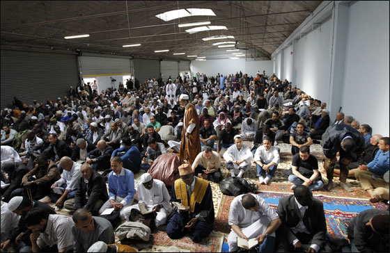 قرار جديد: فرنسا تحظر على المسلمين الصلاة في الشوارع!  صورة رقم 8