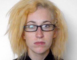 علاج الشعر تسبب بحرقه..  والمحكمة تغرّم الصالون بتعويضات صورة رقم 1