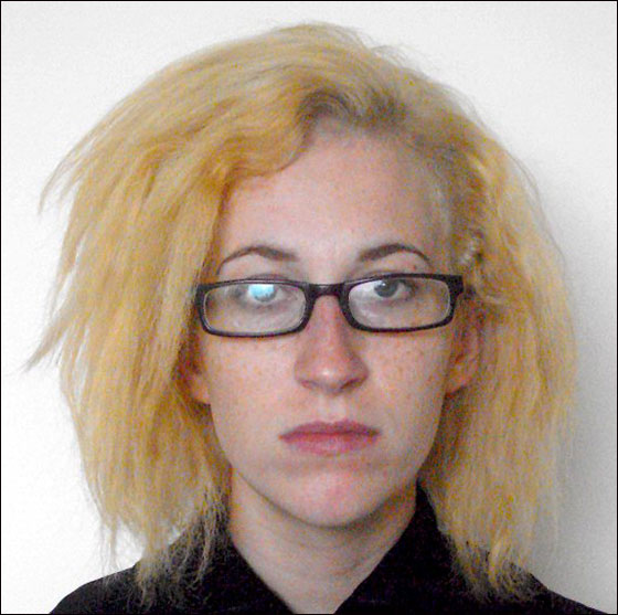 علاج الشعر تسبب بحرقه..  والمحكمة تغرّم الصالون بتعويضات صورة رقم 2