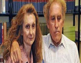 انتزاع طفلة من احضان والديها لانهما.. 