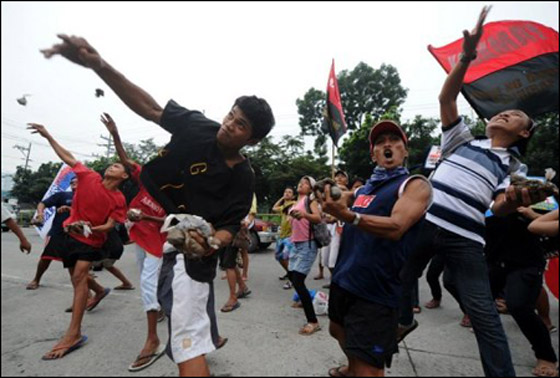 الفلبين: نساء يضربن عن ممارسة الرذيلة.. لمنع رجالهن من القتال! صورة رقم 2