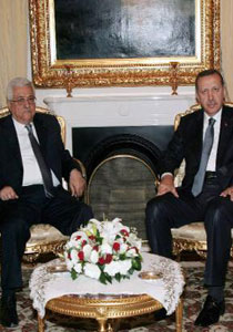 اردوغان لابي مازن: تركيا ستمولكم اذا ما قطع الامريكان الاموال عنكم صورة رقم 1