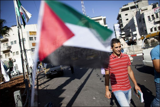 رام الله تلبس حلة الدولة الجديدة وشبح تهديدت اسرائيل يخيم عليها صورة رقم 15