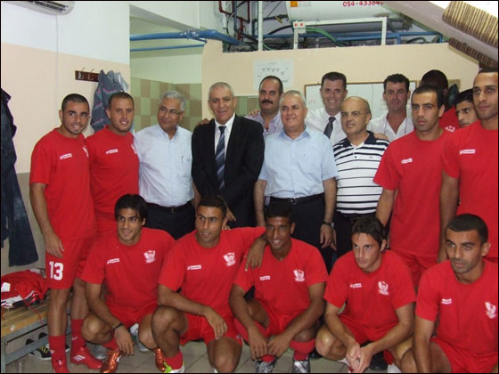 مدير عامai Bank  يلتقي لاعبي سخنين قبل الفوز الكبير على مكابي حيفا  صورة رقم 3