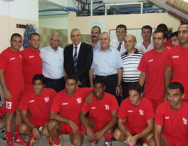 مدير عامai Bank  يلتقي لاعبي سخنين قبل الفوز الكبير على مكابي حيفا  صورة رقم 1