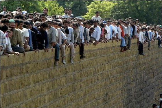 ايران تعدم قاصرا بعد ان قتل رياضيا مشهورا دفاعا عن نفسه!! صورة رقم 1 ايران تعدم قاصرا بعد ان قتل رياضيا مشهورا دفاعا عن نفسه!! صورة رقم 1