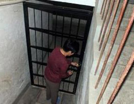 اختطف وسجن واغتصب 6 نساء لمدة عامين وقتل اثنتين منهن!! صورة رقم 1