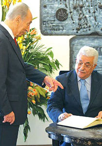 بيرس: محمود عباس افضل رئيس فلسطيني يمكن التفاهم معه!!! صورة رقم 1 بيرس: محمود عباس افضل رئيس فلسطيني يمكن التفاهم معه!!! صورة رقم 1