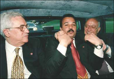 مرافق عرفات ينشر صوراً تروي أيام الفرح والترح في حياة الشهيد صورة رقم 6 مرافق عرفات ينشر صوراً تروي أيام الفرح والترح في حياة الشهيد صورة رقم 6