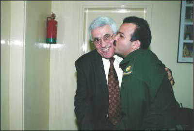 مرافق عرفات ينشر صوراً تروي أيام الفرح والترح في حياة الشهيد صورة رقم 13 مرافق عرفات ينشر صوراً تروي أيام الفرح والترح في حياة الشهيد صورة رقم 13