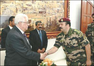 مرافق عرفات ينشر صوراً تروي أيام الفرح والترح في حياة الشهيد صورة رقم 15 مرافق عرفات ينشر صوراً تروي أيام الفرح والترح في حياة الشهيد صورة رقم 15