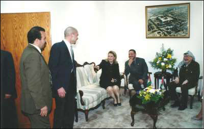 مرافق عرفات ينشر صوراً تروي أيام الفرح والترح في حياة الشهيد صورة رقم 18 مرافق عرفات ينشر صوراً تروي أيام الفرح والترح في حياة الشهيد صورة رقم 18