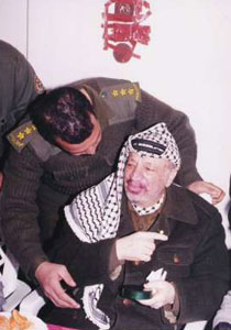 مرافق عرفات ينشر صوراً تروي أيام الفرح والترح في حياة الشهيد صورة رقم 1 مرافق عرفات ينشر صوراً تروي أيام الفرح والترح في حياة الشهيد صورة رقم 1