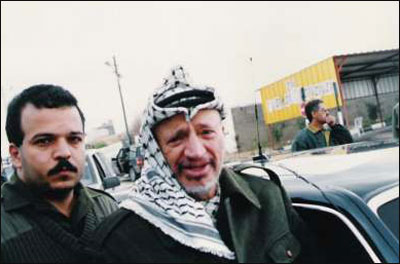 مرافق عرفات ينشر صوراً تروي أيام الفرح والترح في حياة الشهيد صورة رقم 29 مرافق عرفات ينشر صوراً تروي أيام الفرح والترح في حياة الشهيد صورة رقم 29