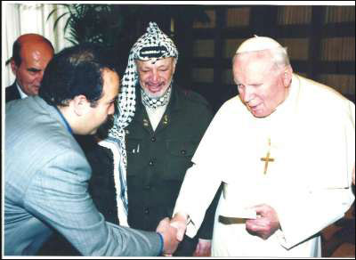 مرافق عرفات ينشر صوراً تروي أيام الفرح والترح في حياة الشهيد صورة رقم 31 مرافق عرفات ينشر صوراً تروي أيام الفرح والترح في حياة الشهيد صورة رقم 31