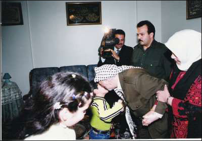 مرافق عرفات ينشر صوراً تروي أيام الفرح والترح في حياة الشهيد صورة رقم 32 مرافق عرفات ينشر صوراً تروي أيام الفرح والترح في حياة الشهيد صورة رقم 32