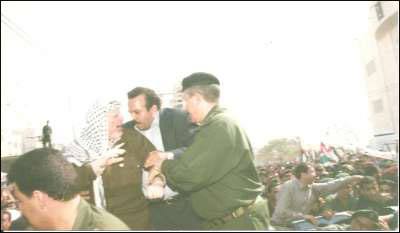 مرافق عرفات ينشر صوراً تروي أيام الفرح والترح في حياة الشهيد صورة رقم 36 مرافق عرفات ينشر صوراً تروي أيام الفرح والترح في حياة الشهيد صورة رقم 36