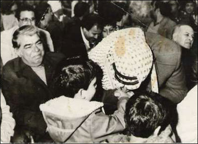 مرافق عرفات ينشر صوراً تروي أيام الفرح والترح في حياة الشهيد صورة رقم 43 مرافق عرفات ينشر صوراً تروي أيام الفرح والترح في حياة الشهيد صورة رقم 43