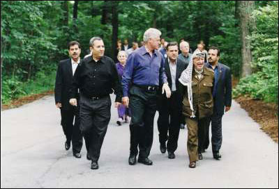 مرافق عرفات ينشر صوراً تروي أيام الفرح والترح في حياة الشهيد صورة رقم 46 مرافق عرفات ينشر صوراً تروي أيام الفرح والترح في حياة الشهيد صورة رقم 46