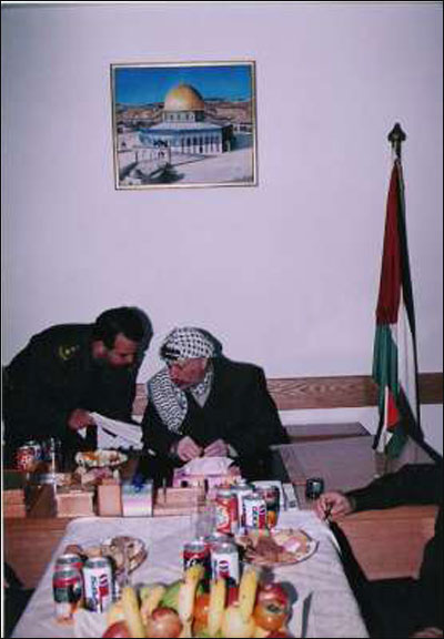 مرافق عرفات ينشر صوراً تروي أيام الفرح والترح في حياة الشهيد صورة رقم 61 مرافق عرفات ينشر صوراً تروي أيام الفرح والترح في حياة الشهيد صورة رقم 61