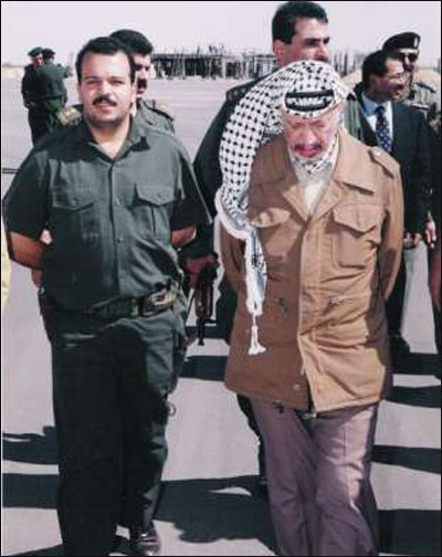 مرافق عرفات ينشر صوراً تروي أيام الفرح والترح في حياة الشهيد صورة رقم 69 مرافق عرفات ينشر صوراً تروي أيام الفرح والترح في حياة الشهيد صورة رقم 69