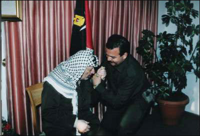 مرافق عرفات ينشر صوراً تروي أيام الفرح والترح في حياة الشهيد صورة رقم 81 مرافق عرفات ينشر صوراً تروي أيام الفرح والترح في حياة الشهيد صورة رقم 81