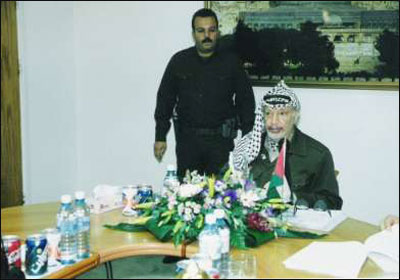 مرافق عرفات ينشر صوراً تروي أيام الفرح والترح في حياة الشهيد صورة رقم 85 مرافق عرفات ينشر صوراً تروي أيام الفرح والترح في حياة الشهيد صورة رقم 85