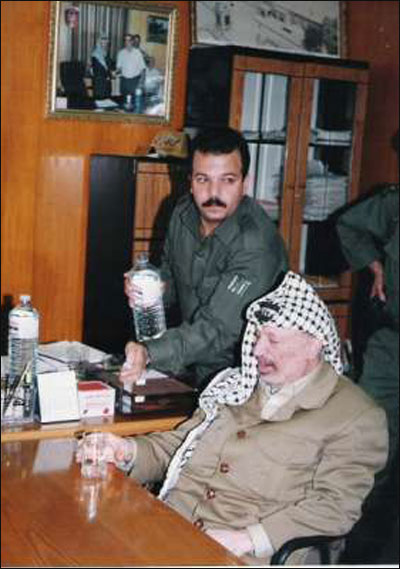 مرافق عرفات ينشر صوراً تروي أيام الفرح والترح في حياة الشهيد صورة رقم 88 مرافق عرفات ينشر صوراً تروي أيام الفرح والترح في حياة الشهيد صورة رقم 88