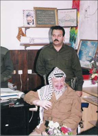 مرافق عرفات ينشر صوراً تروي أيام الفرح والترح في حياة الشهيد صورة رقم 94 مرافق عرفات ينشر صوراً تروي أيام الفرح والترح في حياة الشهيد صورة رقم 94