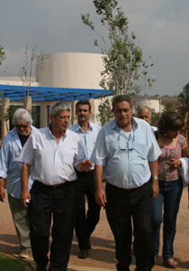 وفد  في ضيافة قرية 