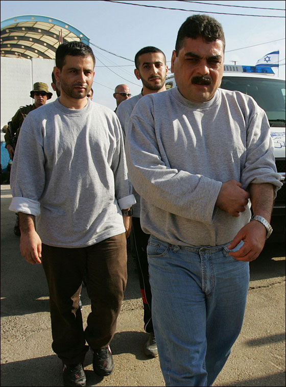 الجنديان الاسرائيليان قتلا نتيجة  القصف الاسرائيلي على لبنان  صورة رقم 4