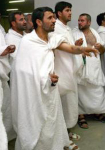 نجاد: الصرخات المعادية  لامريكا يجب ان تكون مدوية في الحج هذا العام!! صورة رقم 1