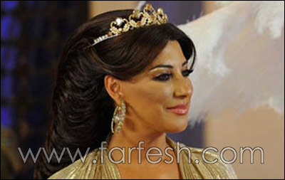 بالصور.. فنانات عربيات تتحلين بالجرأة وتزينّ شعرهن بالتاج صورة رقم 21 بالصور.. فنانات عربيات تتحلين بالجرأة وتزينّ شعرهن بالتاج صورة رقم 21