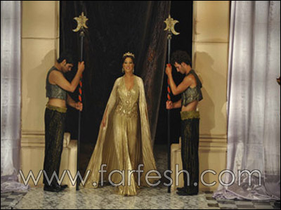 بالصور.. فنانات عربيات تتحلين بالجرأة وتزينّ شعرهن بالتاج صورة رقم 20 بالصور.. فنانات عربيات تتحلين بالجرأة وتزينّ شعرهن بالتاج صورة رقم 20