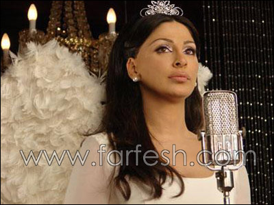 بالصور.. فنانات عربيات تتحلين بالجرأة وتزينّ شعرهن بالتاج صورة رقم 11 بالصور.. فنانات عربيات تتحلين بالجرأة وتزينّ شعرهن بالتاج صورة رقم 11